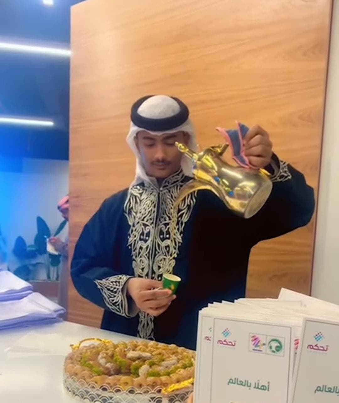 قهوجي الرياض يقدم القهوة العربية باحتراف في المناسبات الخاصة والفعاليات